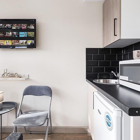 Serviced Ensuite Modern Studio - Sleeps 2 - Near Wembley Stadium - Good Transport Link To Central London - Harrow Ha3 Hatch End Luaran gambar