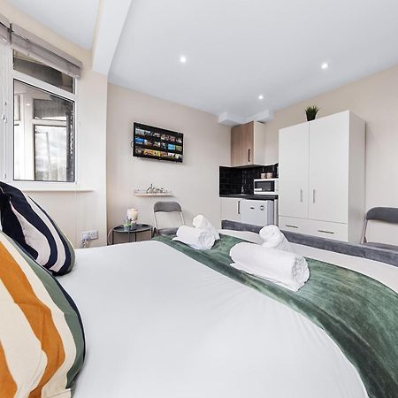 Serviced Ensuite Modern Studio - Sleeps 2 - Near Wembley Stadium - Good Transport Link To Central London - Harrow Ha3 Hatch End Luaran gambar
