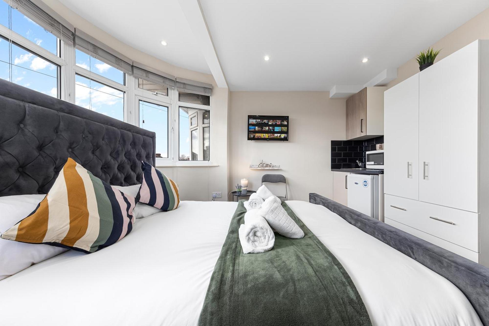 Serviced Ensuite Modern Studio - Sleeps 2 - Near Wembley Stadium - Good Transport Link To Central London - Harrow Ha3 Hatch End Luaran gambar